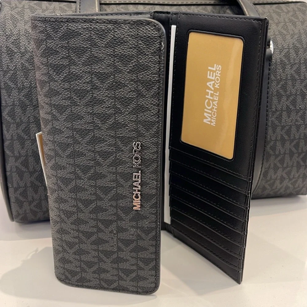 Michael Kors Jet Set Large Signature Logo Tri-Fold Wallet
Black 
NWT - Picture 5 of 16